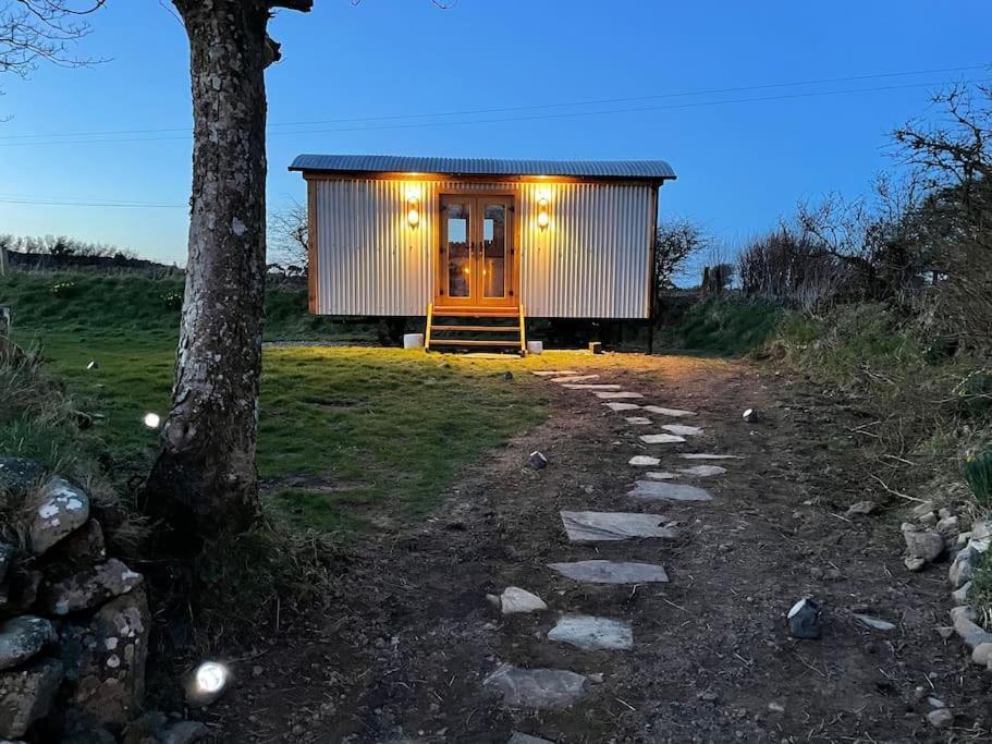 Villa The Hut@Trefechan Wen - Coastal Coziness! Goodwick Exterior foto