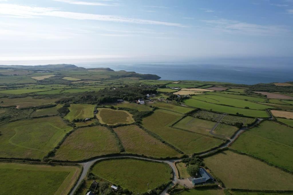 Villa The Hut@Trefechan Wen - Coastal Coziness! Goodwick Exterior foto