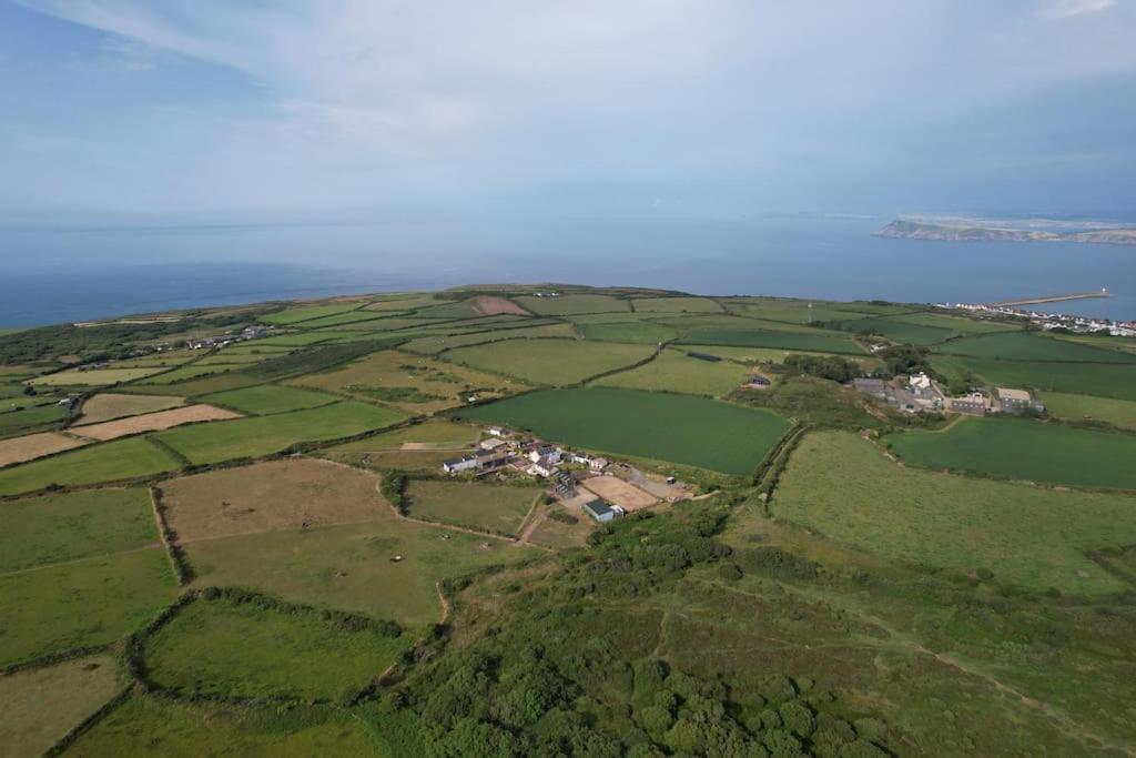 Villa The Hut@Trefechan Wen - Coastal Coziness! Goodwick Exterior foto