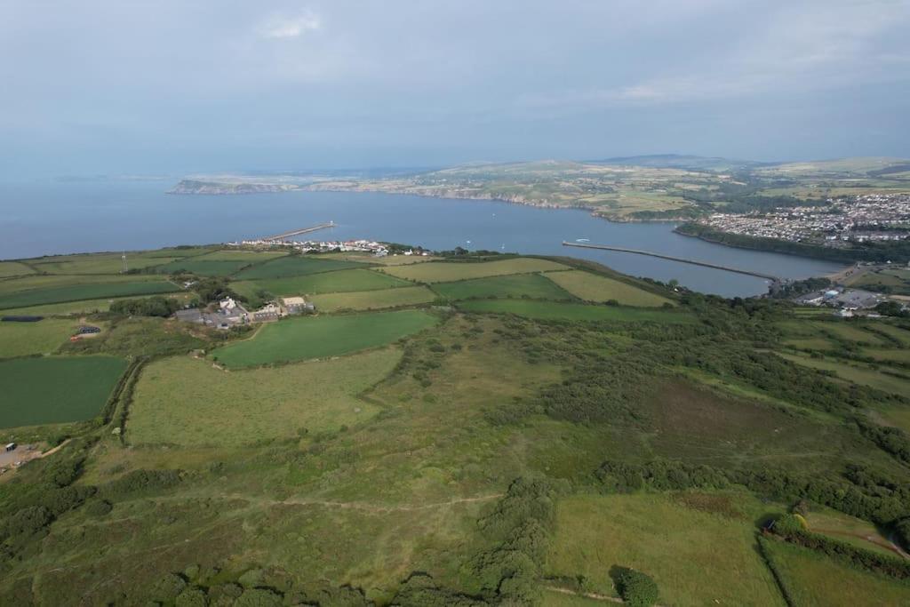 Villa The Hut@Trefechan Wen - Coastal Coziness! Goodwick Exterior foto