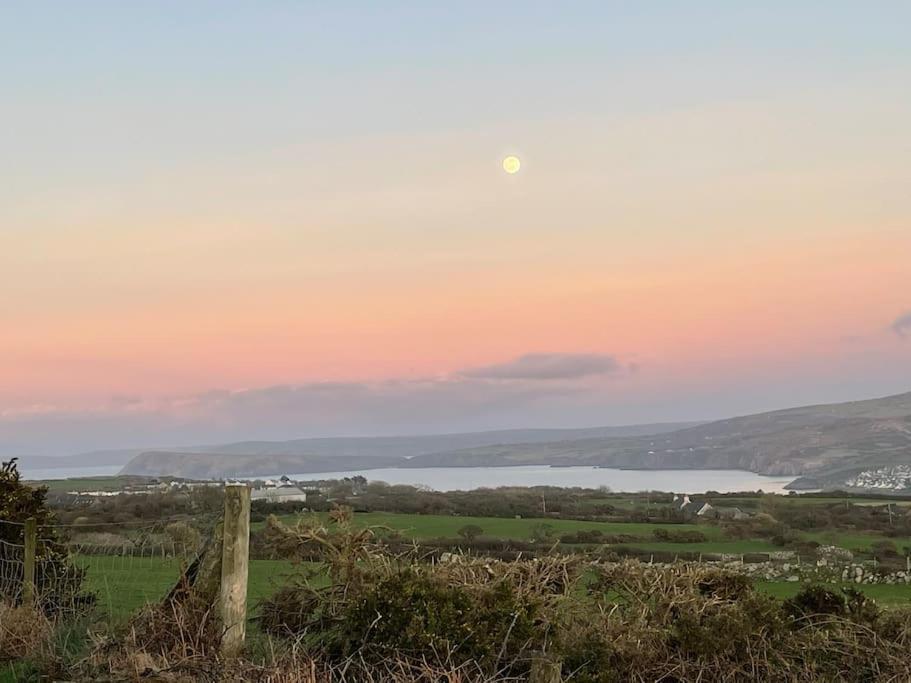 Villa The Hut@Trefechan Wen - Coastal Coziness! Goodwick Exterior foto