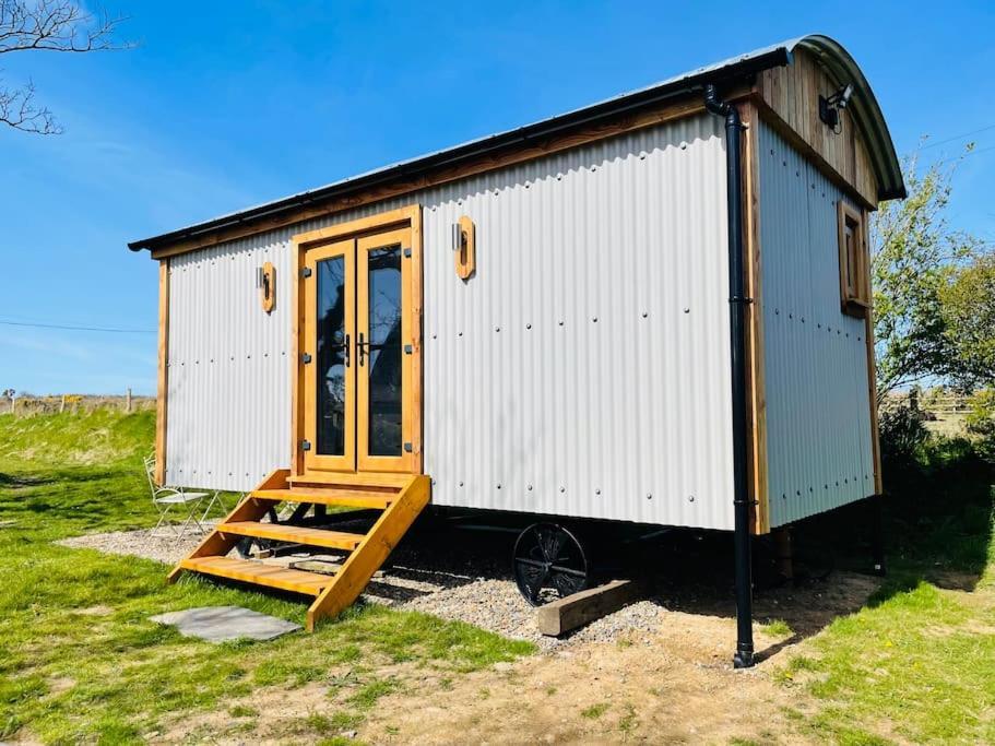 Villa The Hut@Trefechan Wen - Coastal Coziness! Goodwick Exterior foto