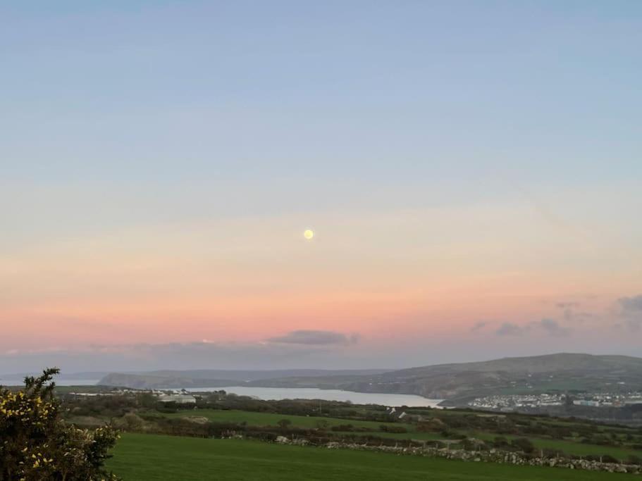 Villa The Hut@Trefechan Wen - Coastal Coziness! Goodwick Exterior foto