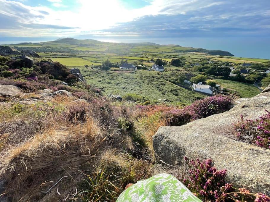 Villa The Hut@Trefechan Wen - Coastal Coziness! Goodwick Exterior foto